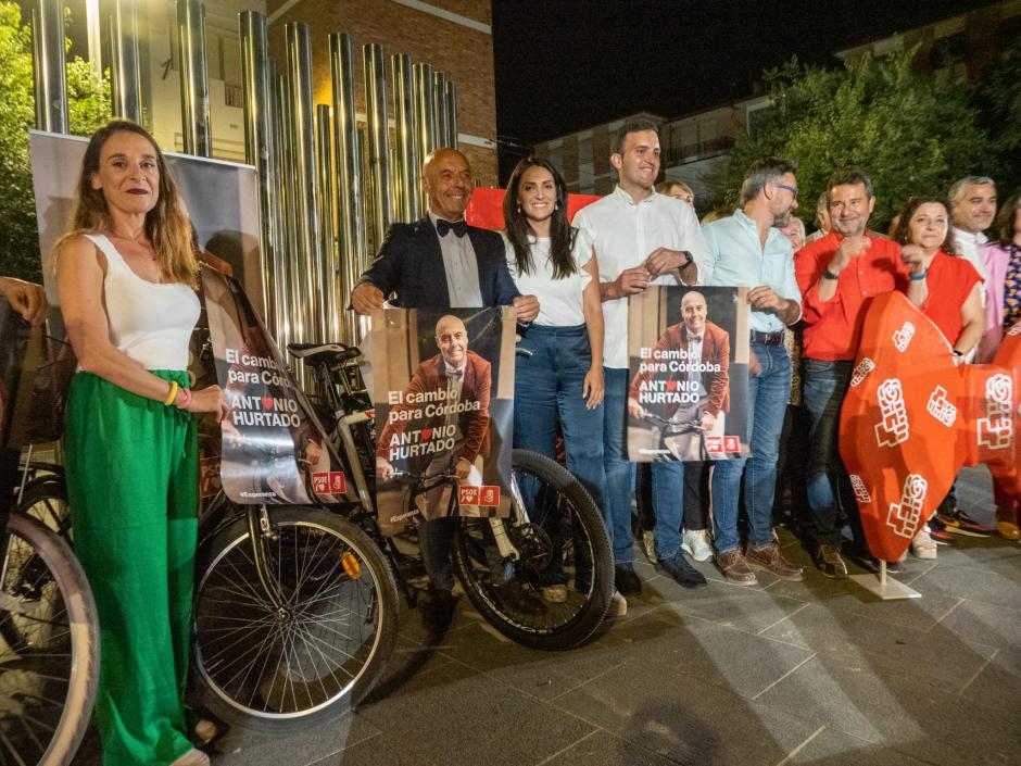 Jesús Lupiáñez (centro), junto a miembros de su candidatura