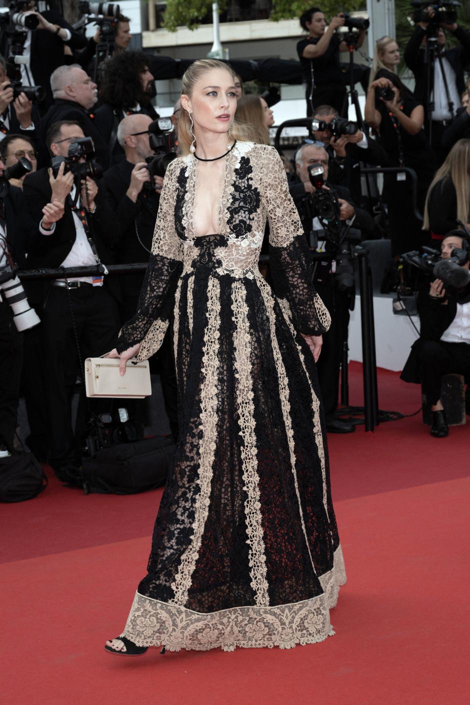 Beatrice Borromeo. Siempre elegante, escogió un vestido en cobre y negro de su marca de cabecera, Dior, en la que está en nómina.