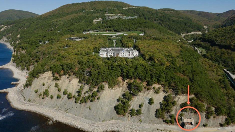 Los túneles que también podrían ser búnkeres debajo del palacio de Vladimir Putin salen a la playa del mar Negro