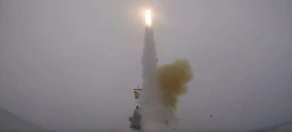 Lanzamiento de un misil SM-2 desde la fragata Blas de Lezo