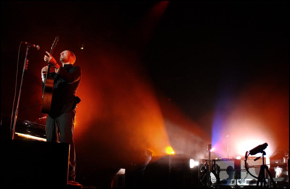 Chris Martin durante un concierto en Nueva York en 2003