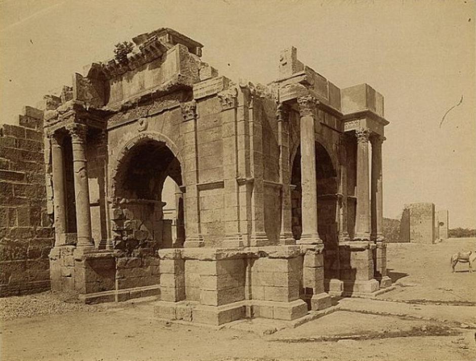 Arco de triunfo (tetrapilón) de Caracalla, siglo III