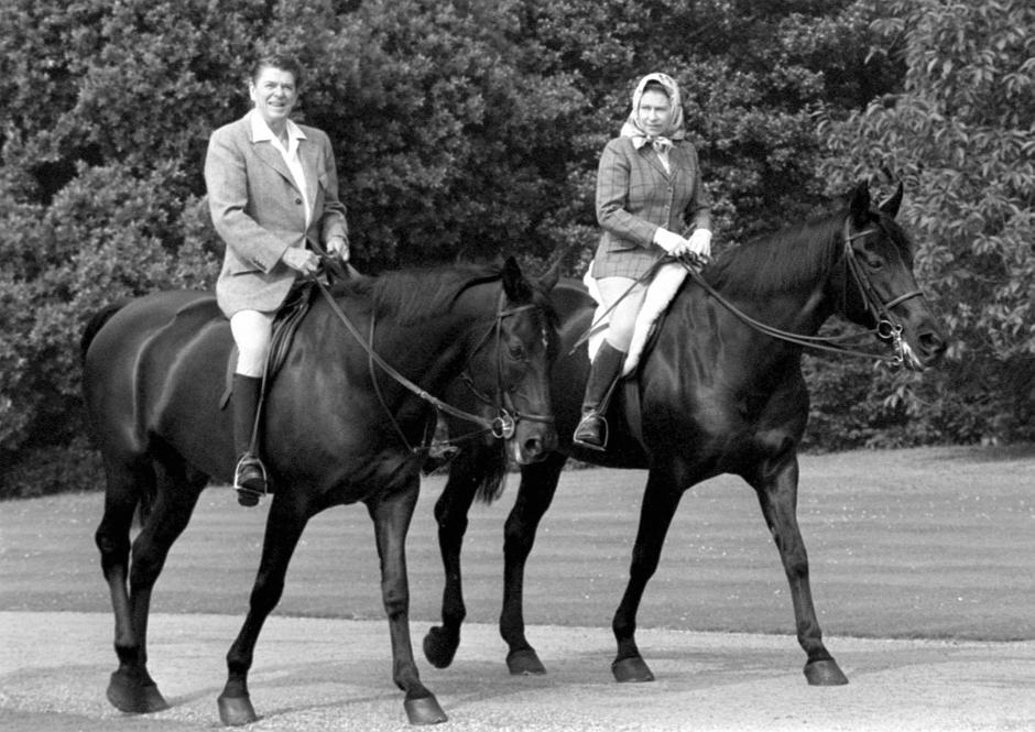 Isabel II con Reagan en 1982