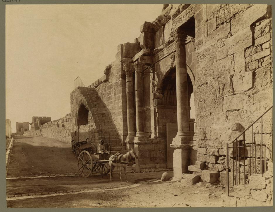 Tebessa. Arco de Caracalla y partes de la ciudadela bizantina