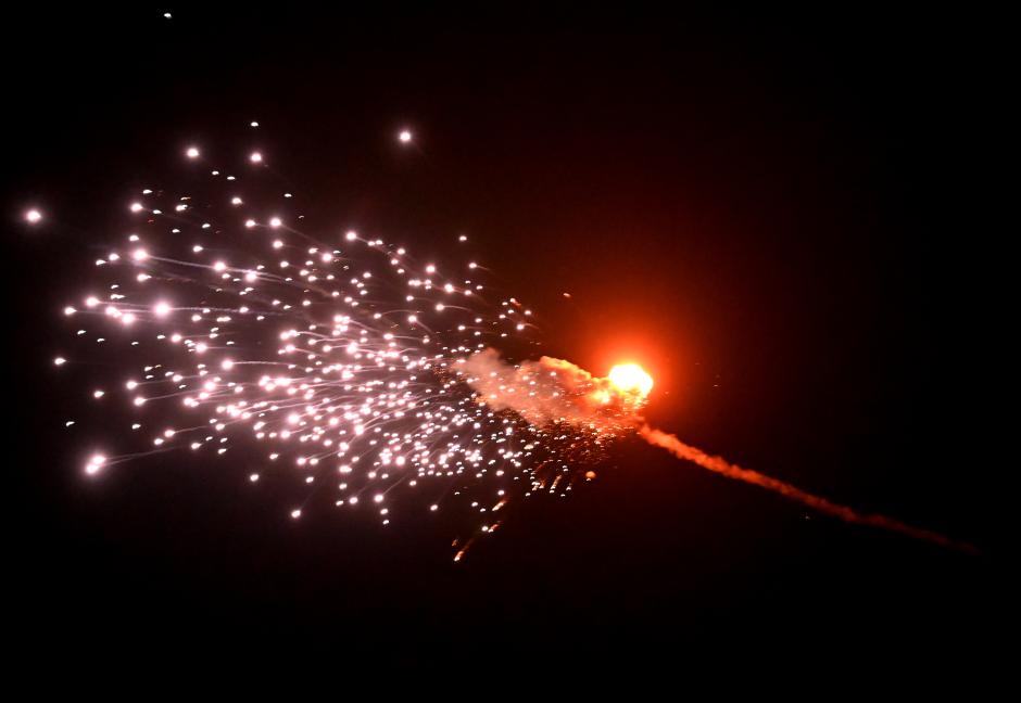 Explosión de un dron luego tras ser derribado durante un ataque masivo de drones rusos