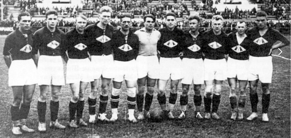 N. Starostin (extremo derecho): capitán del equipo de Moscú en el partido final de All-Union Spartakiad el 23 de agosto de 1928