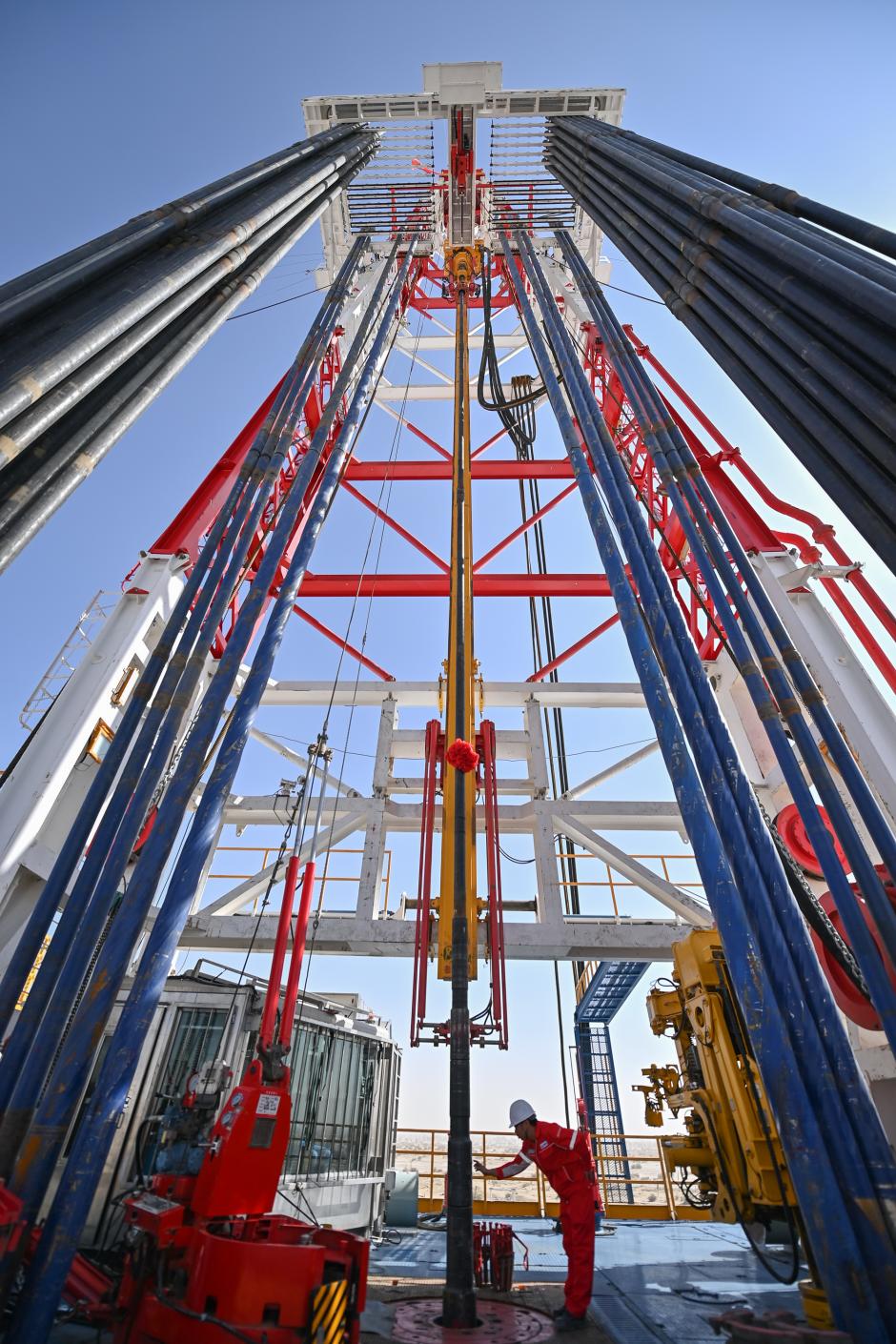 (230530) -- URUMQI, May 30, 2023 (Xinhua) -- This photo taken on May 30, 2023 shows the drilling project of a borehole over 10,000 meters deep for scientific exploration in northwest China's Xinjiang Uygur Autonomous Region.
  The drilling of China's first borehole over 10,000 meters deep for scientific exploration began on Tuesday in the Tarim Basin, northwest China's Xinjiang Uygur Autonomous Region.
   The operation started at 11:46 a.m. on Tuesday. It represents a landmark in China's deep-Earth exploration, providing an unprecedented opportunity to study areas of the planet deep beneath the surface. (Xinhua/Li Xiang) (Photo by Li Xiang / XINHUA / Xinhua via AFP)