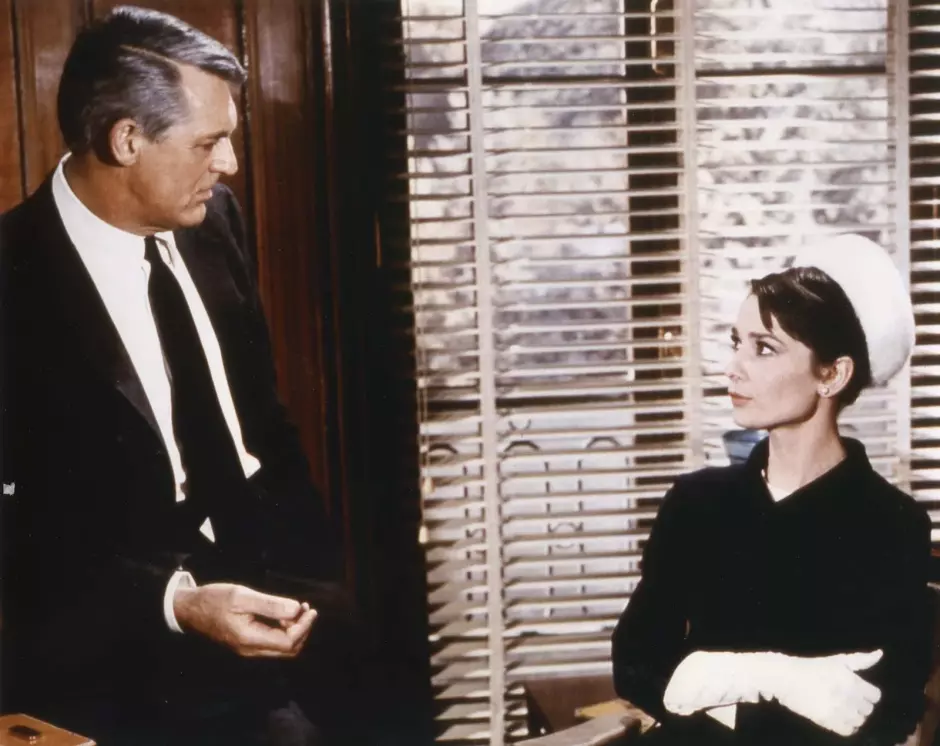 Cary Grant y Audrey Hepburn, en Charada