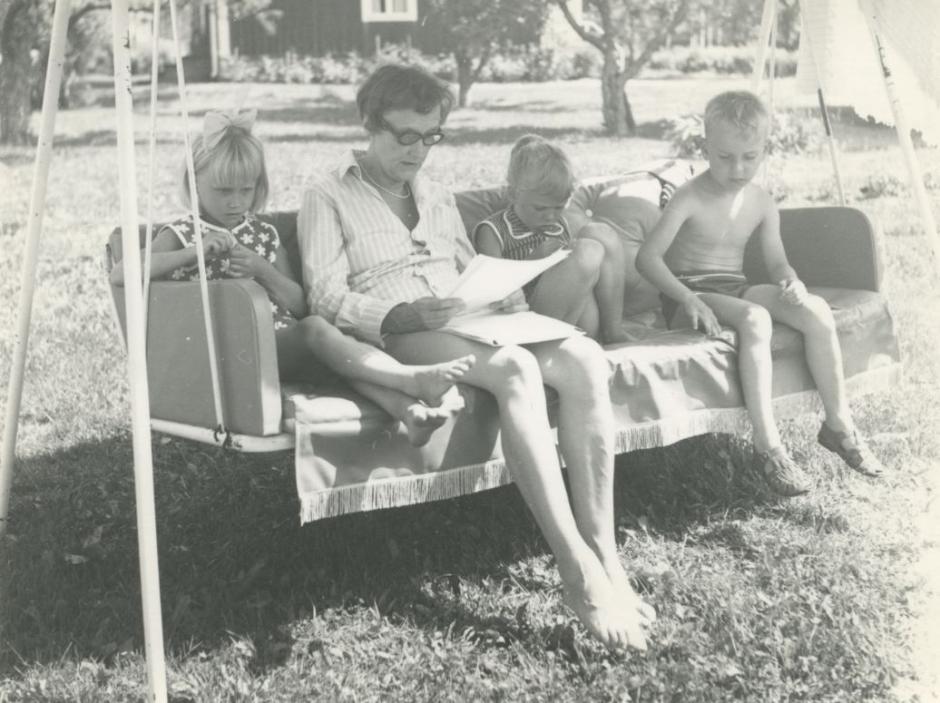 Astrid Lindgren con su familia en 1969