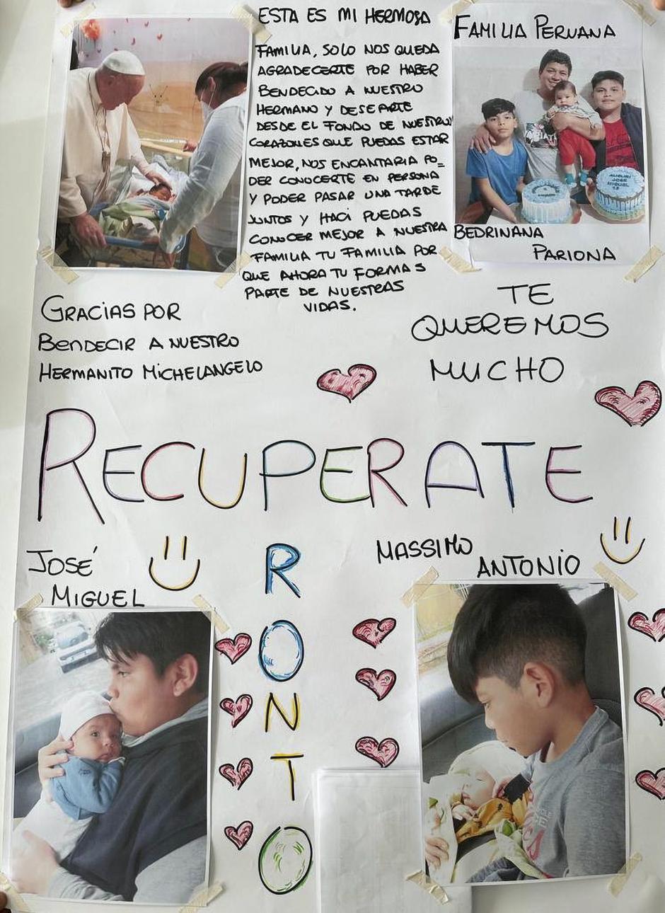 etalle del mensaje de ánimo que una familia peruana ha enviado al papa Francisco con motivo de su hospitalización