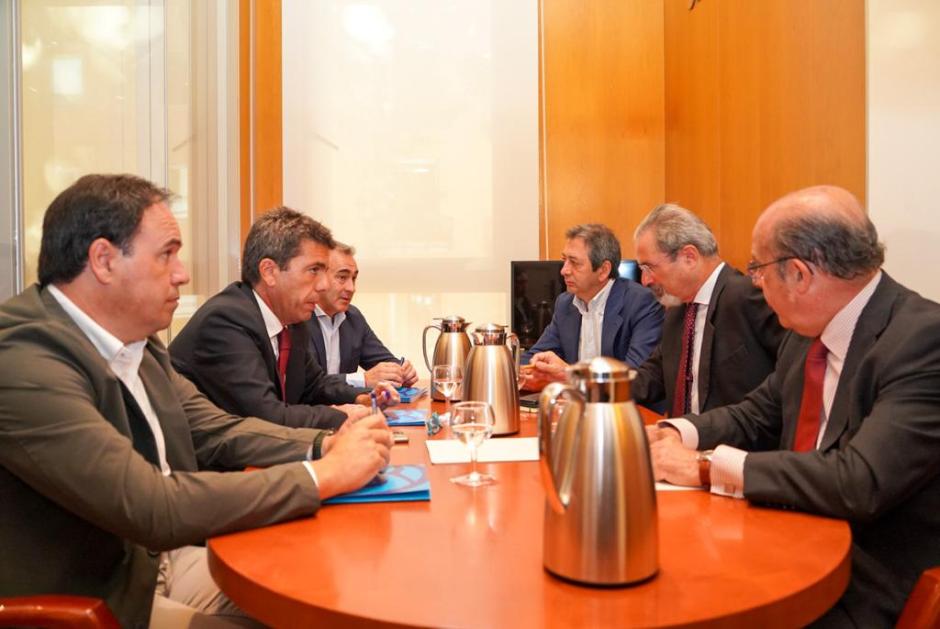 Imagen de la reunión en las Cortes Valencianas.