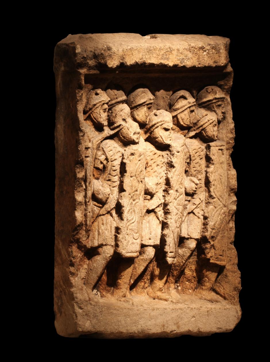 Legionarios romanos imperiales en formación cerrada, relieve de Glanum, ciudad romana del actual sur de Francia.