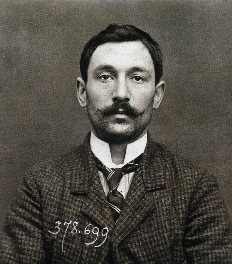 PVD1698917 Vincenzo Peruggia (1881-1925) italian painter who stole the Mona Lisa in Louvre museum on august 21, 1911, here mugshot, january 25, 1909; (add.info.: Vincenzo Peruggia (1881-1925) peintre en batiment et vitrier italien, il vola le tableau "La Joconde" au musee du Louvre le 21 aout 1911. Ici photo d'identite judiciaire du 25 janvier 1909 --- Vincenzo Peruggia (1881-1925) italian painter who stole the Mona Lisa in Louvre museum on august 21, 1911, here mugshot, january 25, 1909); Photo © PVDE; PERMISSION REQUIRED FOR NON EDITORIAL USAGE;  out of copyright

PLEASE NOTE: Bridgeman Images works with the owner of this image to clear permission. If you wish to reproduce this image, please inform us so we can clear permission for you.