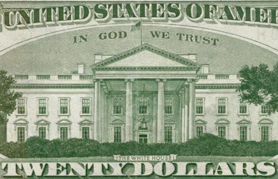 "In God we trust" en mayúsculas en el reverso de un billete de veinte dólares estadounidense