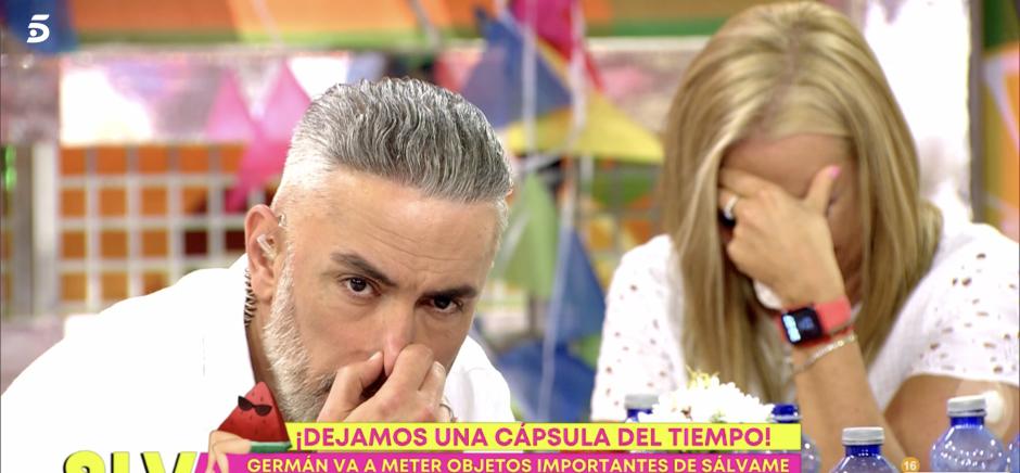 Kiko Hernández y Belén Esteban lloran durante el último programa de 'Sálvame'