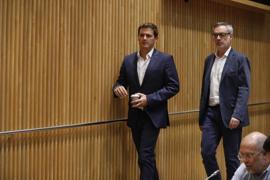El presidente de Ciudadanos, Albert Rivera, y el secretario general del partido, José Manuel Villegas, en la reunión del grupo parlamentario
Marta Fernández / Europa Press
(Foto de ARCHIVO)
18/9/2018