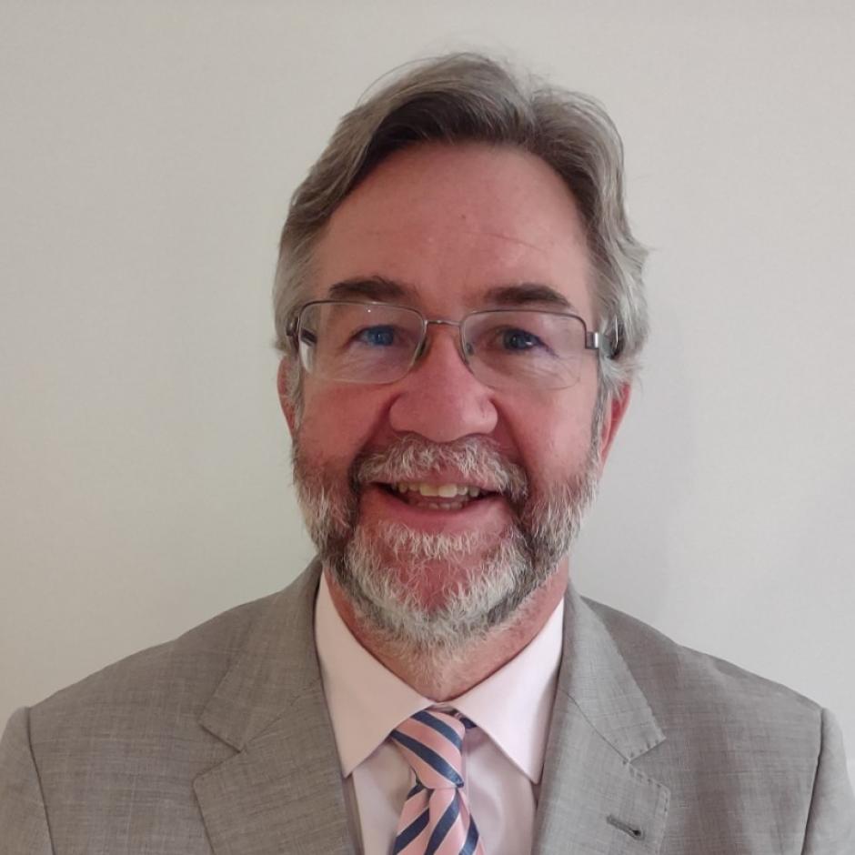 Miguel Ángel Valero es Doctor Ingeniero de Telecomunicación y Profesor Titular en la Universidad Politécnica de Madrid