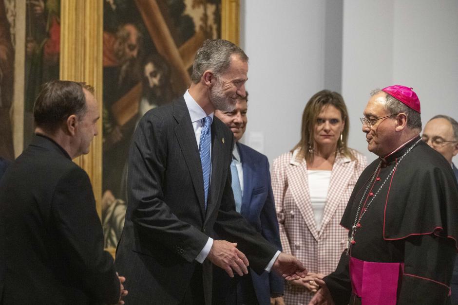 Gil Tamayo saluda a Felipe VI en la inauguración de Las Edades del Hombre en Plasencia