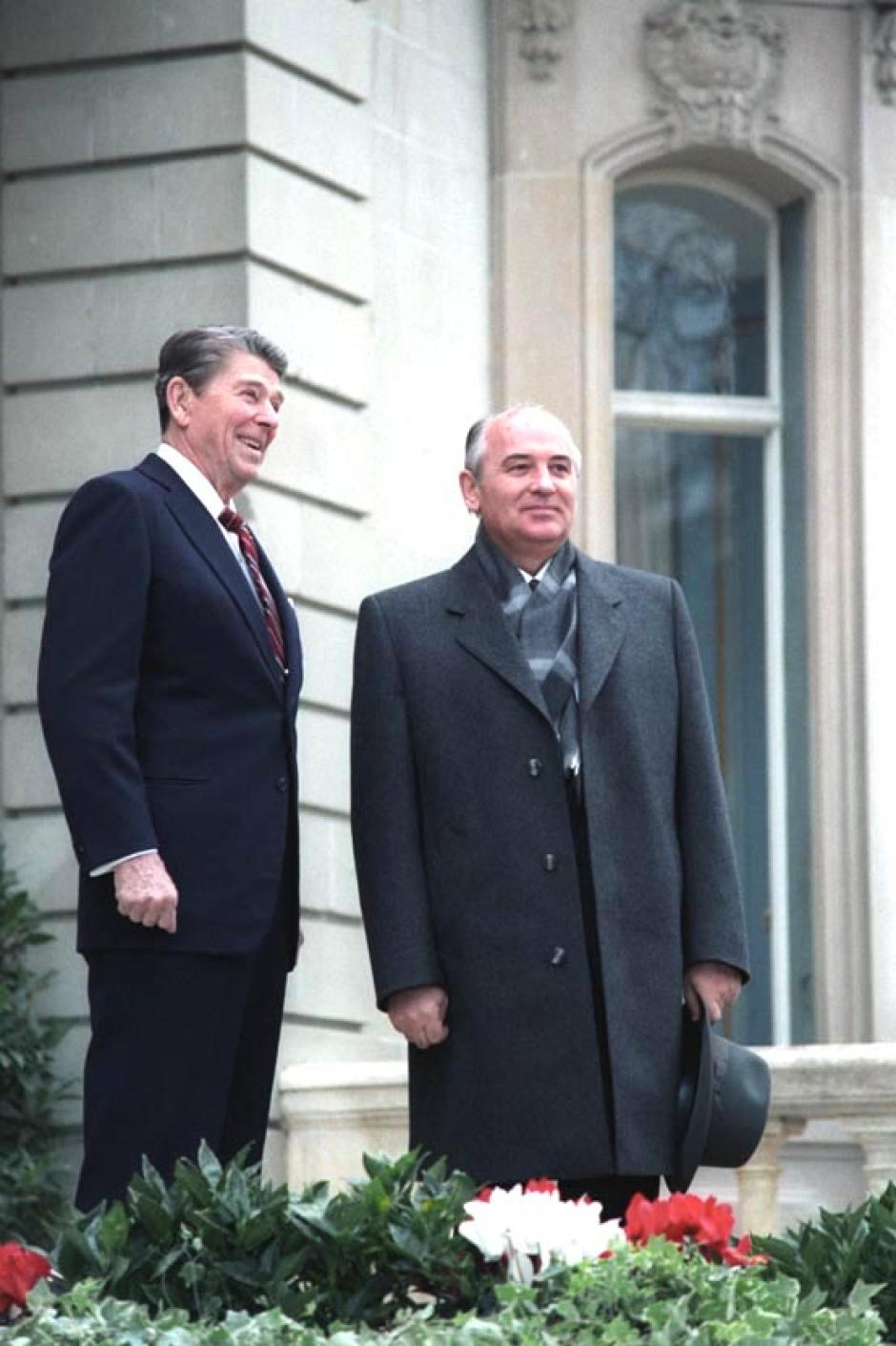 Reagan y Gorvachov  durante la Cumbre de Ginebra, en Suiza, el 19 de noviembre de 1985