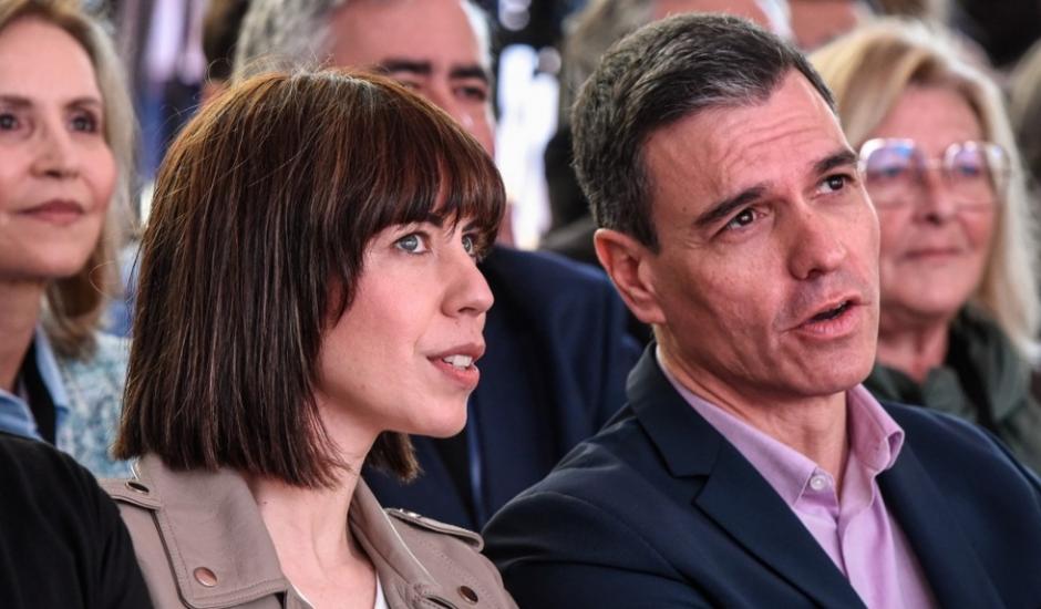 El presidente del Gobierno, Pedro Sánchez, junto a la ministra de Ciencia, Diana Morant, en un mitin del PSOE.