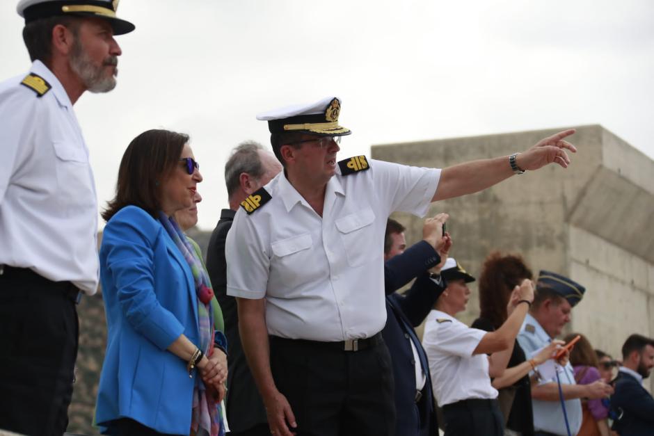 La ministra de Defensa, Margarita Robles, recibe explicaciones sobre el estado del programa de submarinos S-80