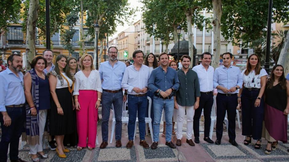 Antonio Repullo con los candidatos del PP al Congreso y al Senado por Córdoba