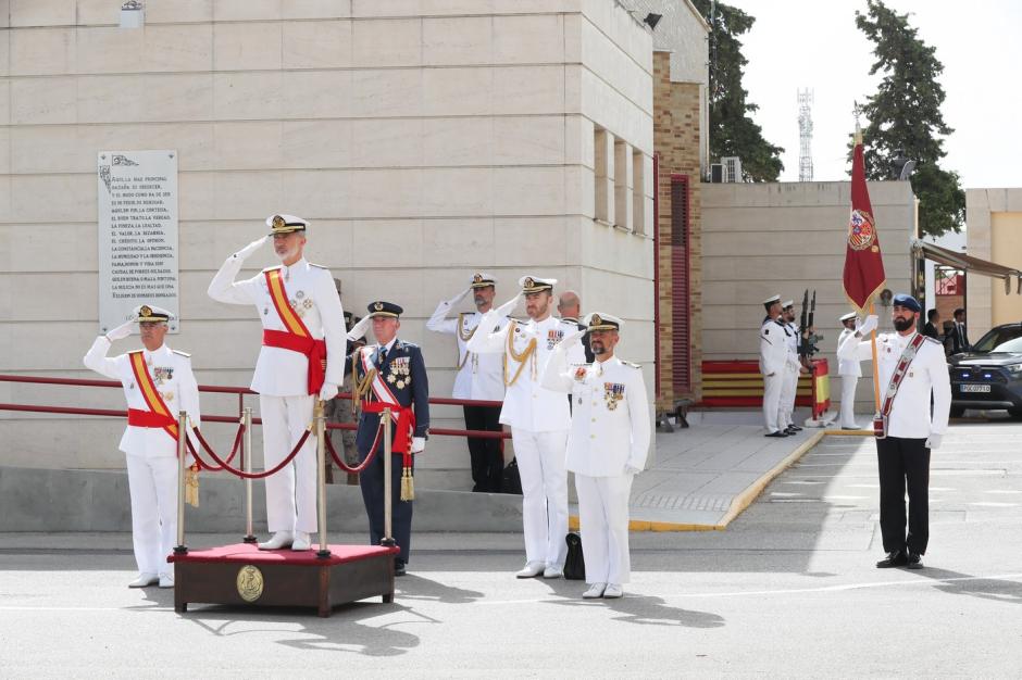 Felipe VI recibe honores de ordenanza