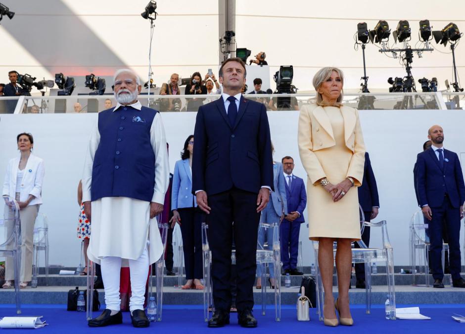 Paris (France), 14/07/2023.- India's Prime Minister Narendra Modi, French President Emmanuel Macron and his wife Brigitte Macron attend the annual Bastille Day military parade, in Paris, France, 14 July 2023. (Francia) EFE/EPA/GONZALO FUENTES / POOL MAXPPP OUT
