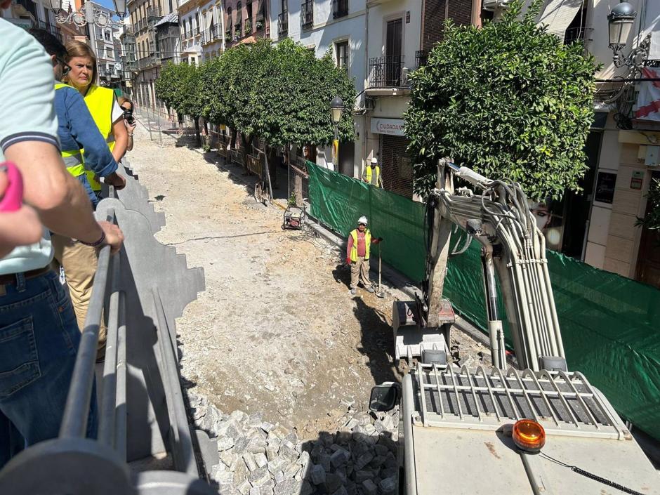 Trabajos de remodelación de la calle Amador de los Ríos de Baena