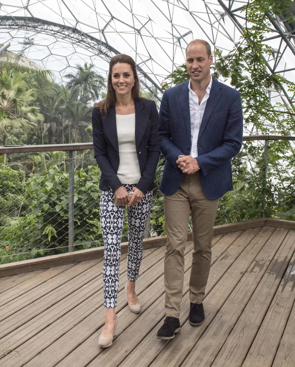 Britain's Prince William and Kate Middleton , Duchess of Cambridge  visit Tresco, Isles of Scilly, Britain September 2, 2016.