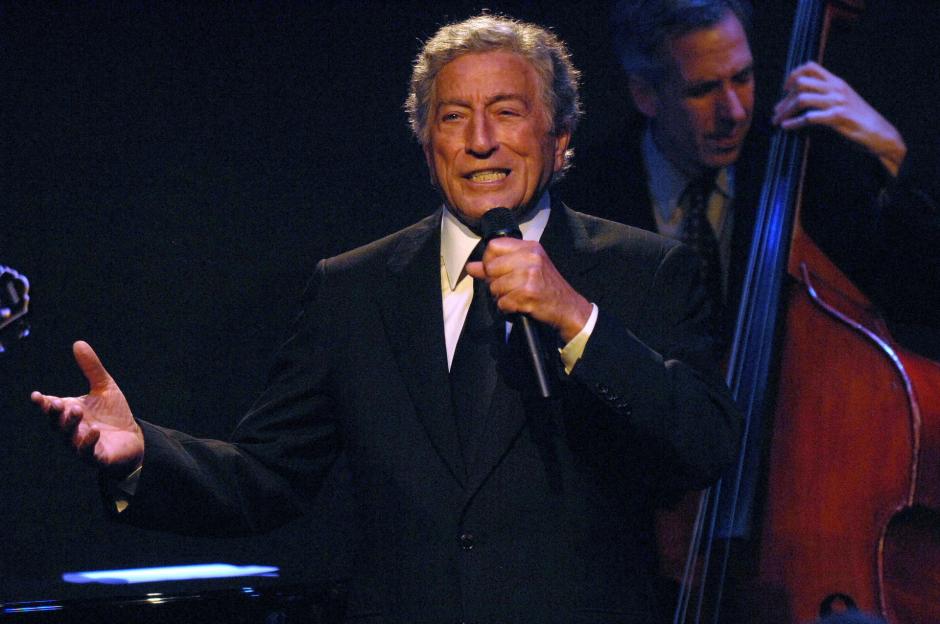 Premium
Mandatory Credit: Photo by Richard Young/Shutterstock (662237b)
Tony Bennett
Tony Bennett in concert in aid of The Old VicTheatre,  Ronnie Scott's, London, Britain - 06 May 2007 
 Tony Bennett durante un concierto en 2007