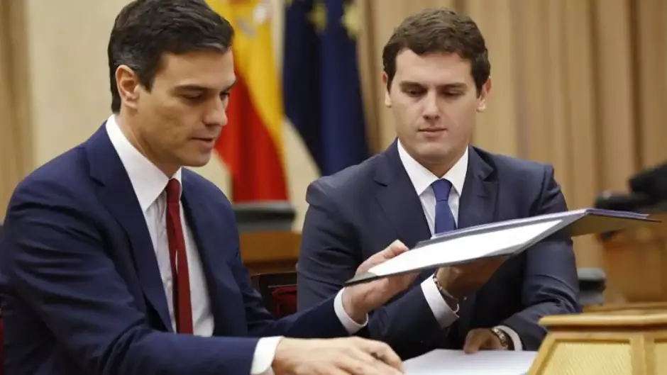 El pacto entre Pedro Sánchez y Albert Rivera en febrero de 2016