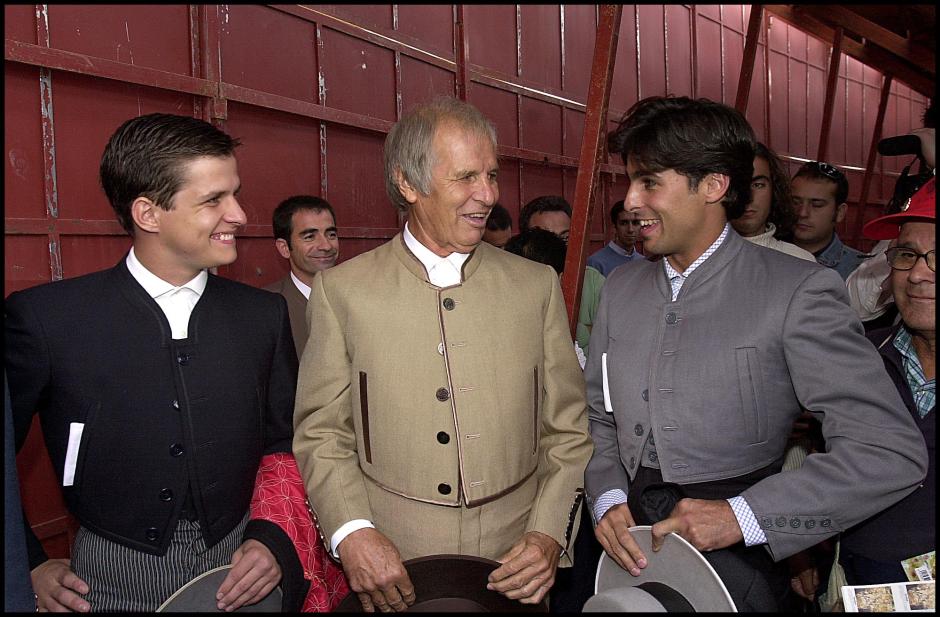 El Juli junto a Manuel Benítez "el Cordobés" y Francisco Rivera Ordóñez en el Festival de Villamuelas en 2002
