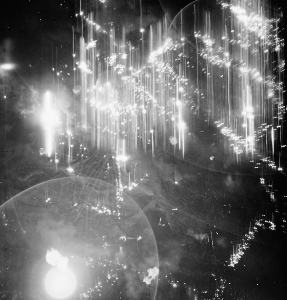 Imagen de la incursión nocturna de la RAF del 24/25 de julio de 1943
