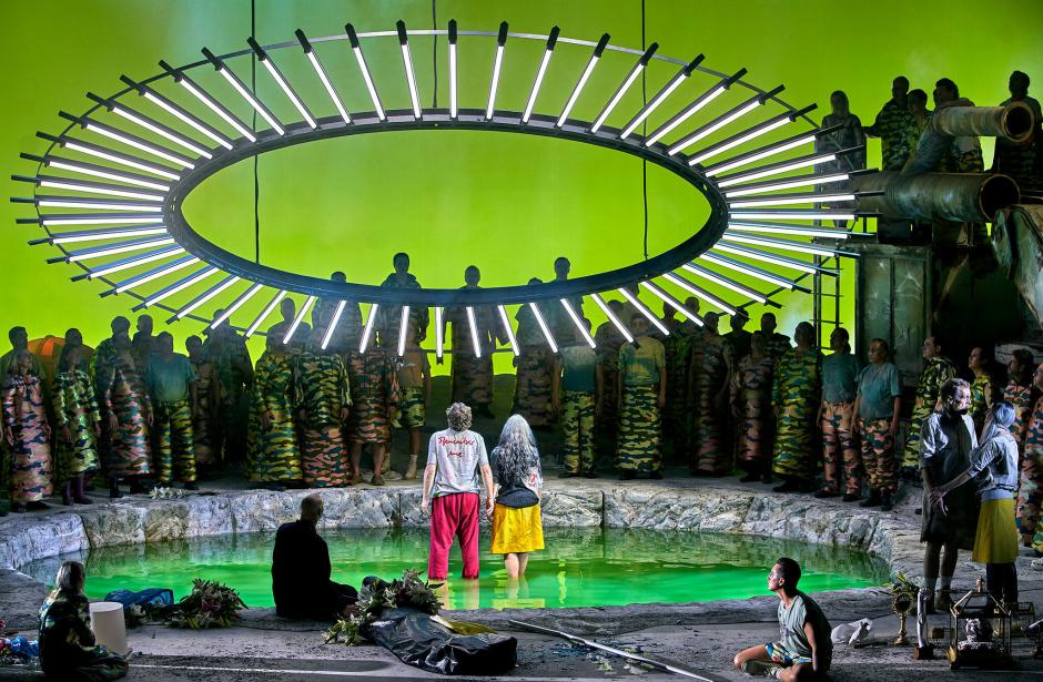 Andreas Schager y Elina Garanca al final del montaje de realidad aumentada de 'Parsifal' en el Festival de Bayreuth