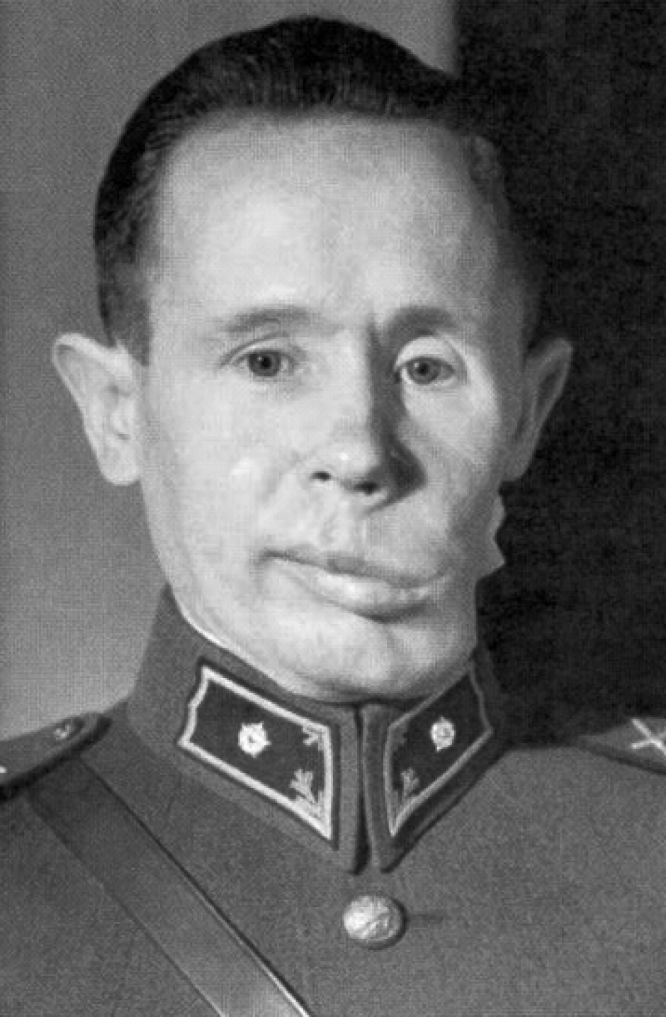 Simo Häyhä en 1940, con su mandíbula deformada a causa de la herida provocada por un proyectil enemigo