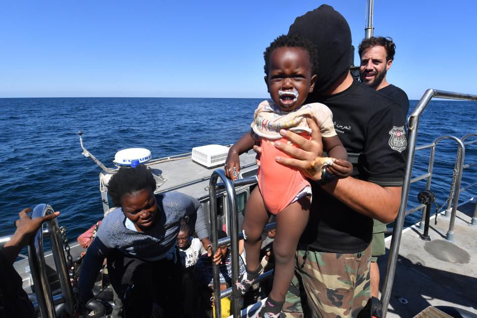 Un niño y su madre son rescatados en el Mediterráneo por la Marina italiana