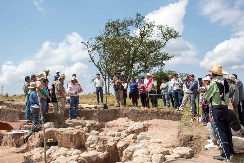 La tumba hallada en Cajamarca comprende un gran hoyo circular de un metro de profundidad