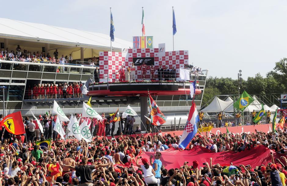 Los tifosi italianos tomaron el circuito de Monza para celebrar la victoria de Fernando Alonso