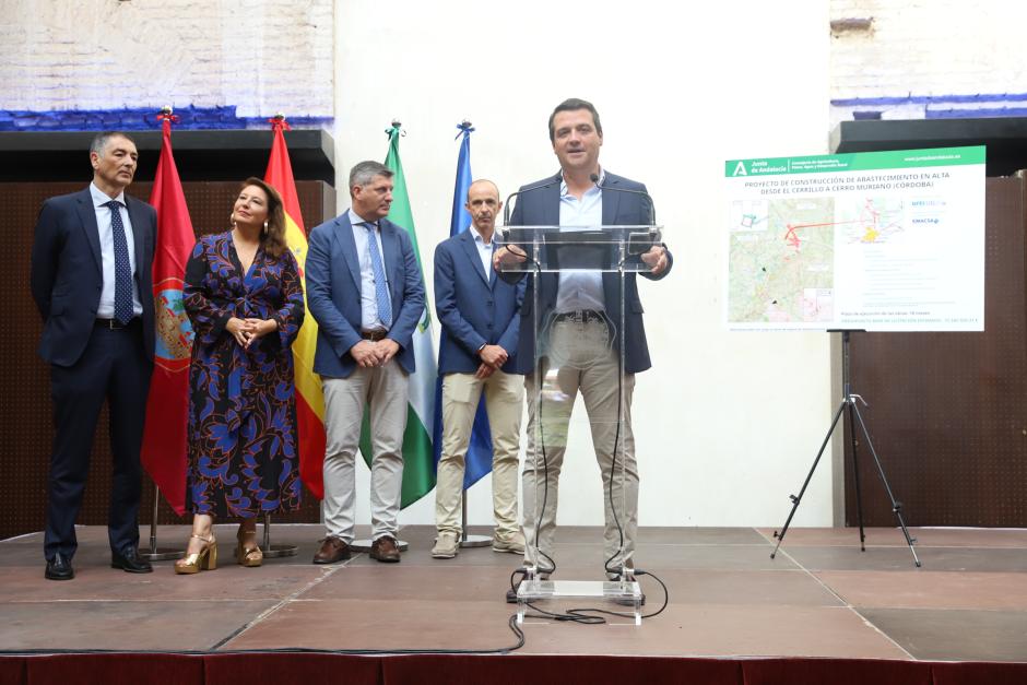 Carmen Crespo y José María Bellido, presentan el proyecto de abastecimiento del Cerrillo a Cerro Muriano.