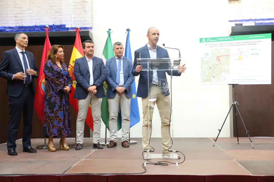 Carmen Crespo y José María Bellido, presentan el proyecto de abastecimiento del Cerrillo a Cerro Muriano.