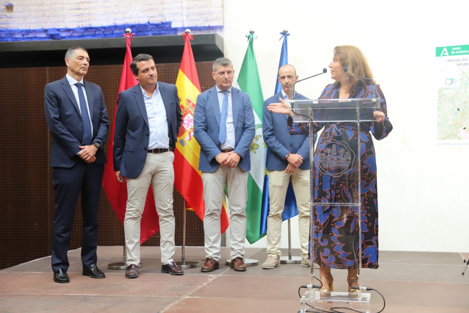 Carmen Crespo y José María Bellido, presentan el proyecto de abastecimiento del Cerrillo a Cerro Muriano.