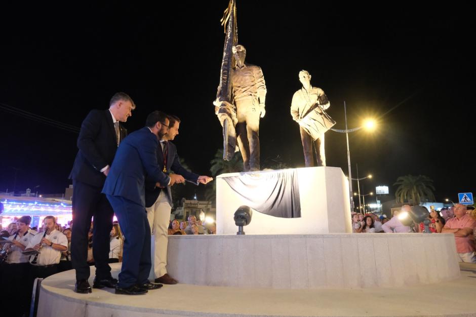 Monumento a la Bandera y el Tambor de la Virgen de la Sierra