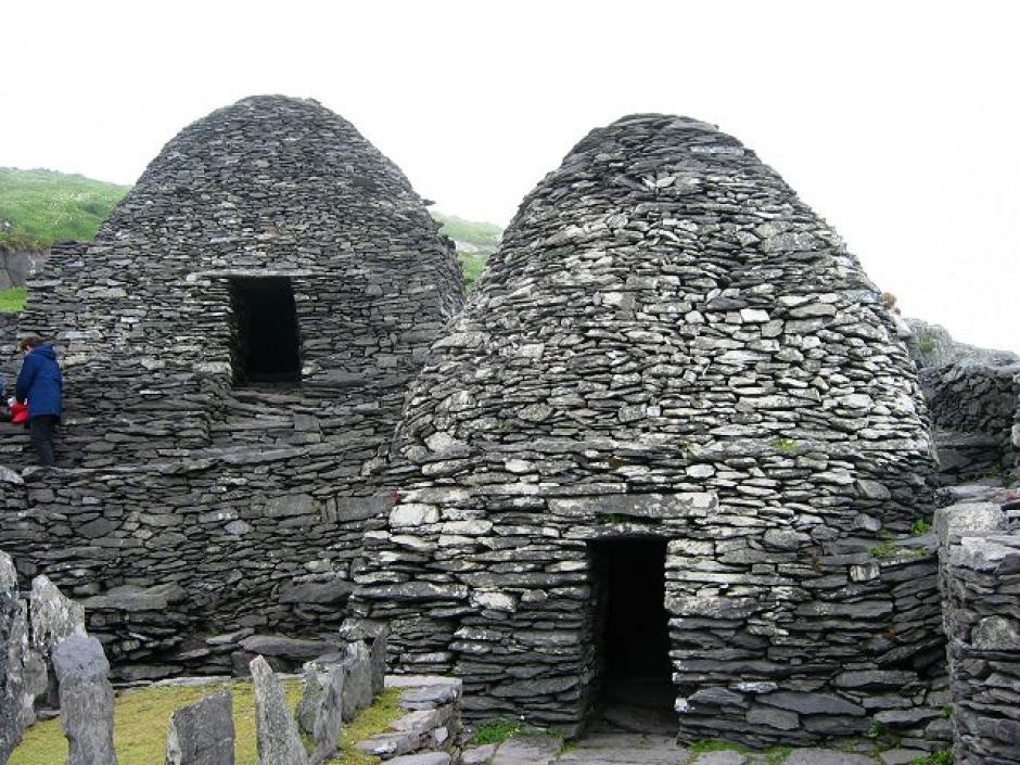 Monasterio de Skellig Michael con sus clochans o celdas de piedra