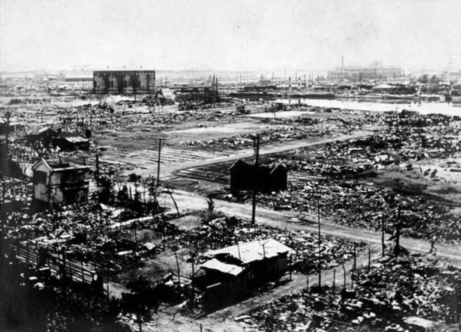 Vista de Yokohama destruida tras el terremoto