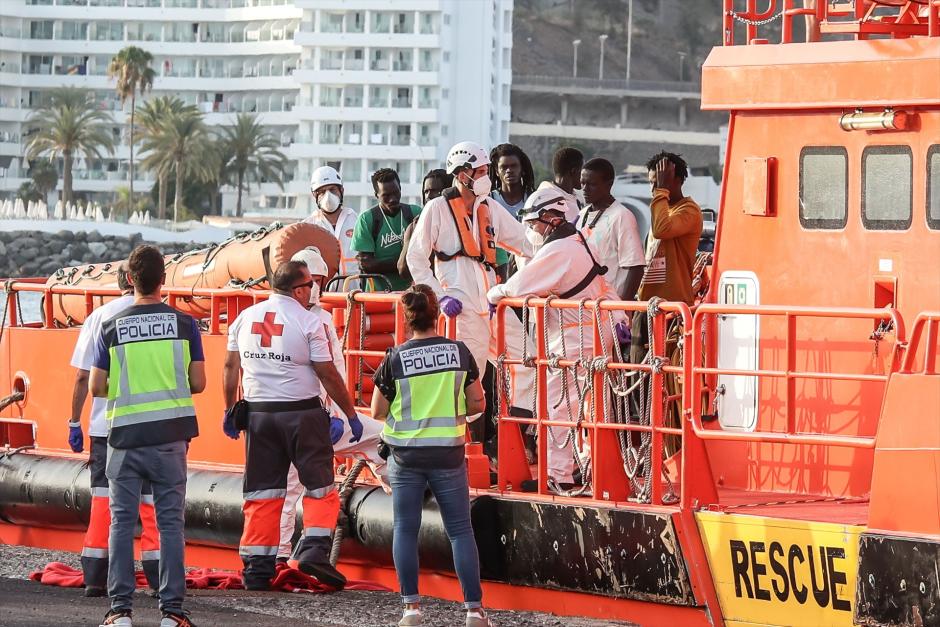 Ya en julio, una patera con 200 inmigrantes llegó al puerto de Arguineguín (Gran Canaria)