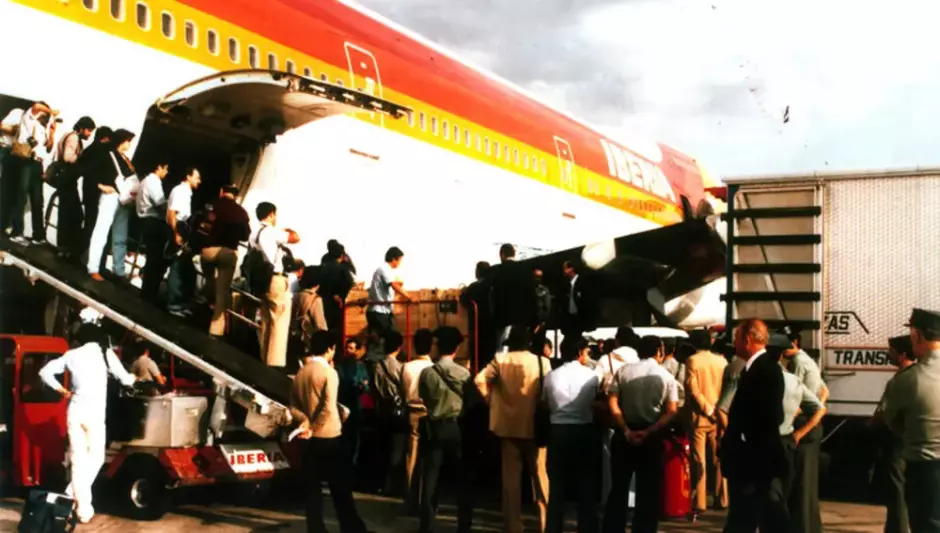 El vuelo de Iberia con el "Guernica" en la bodega a su llegada a Barajas el 10 de septiembre de 1981
