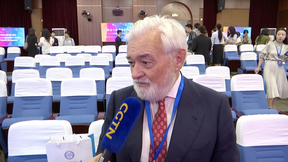 El exdirector de la RAE Darío Villanueva fue parte del jurado de esta edición