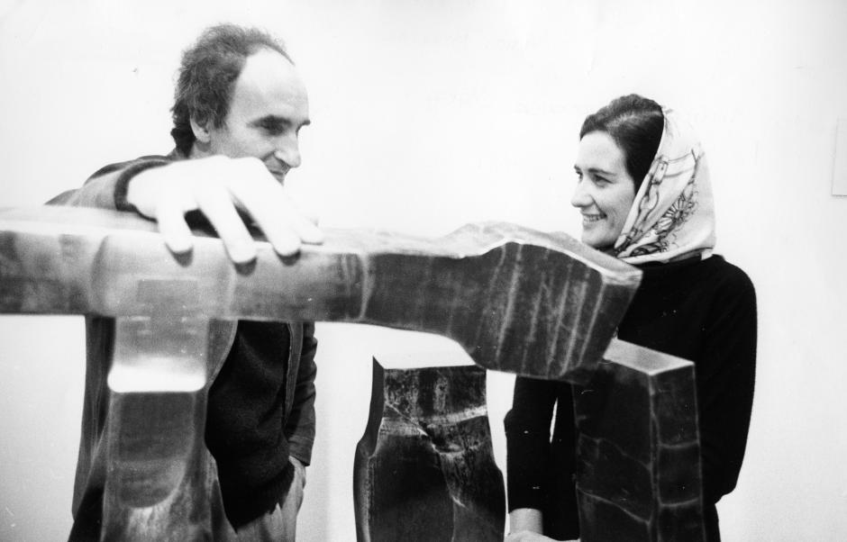 La escritora Covadonga O'Shea junto al escultor Eduardo Chillida