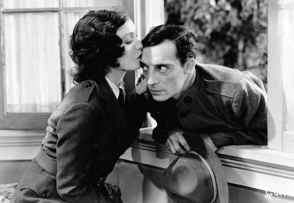 Conchita Montenegro y Buster Keaton en la película 'De frente, marchen' (1930)